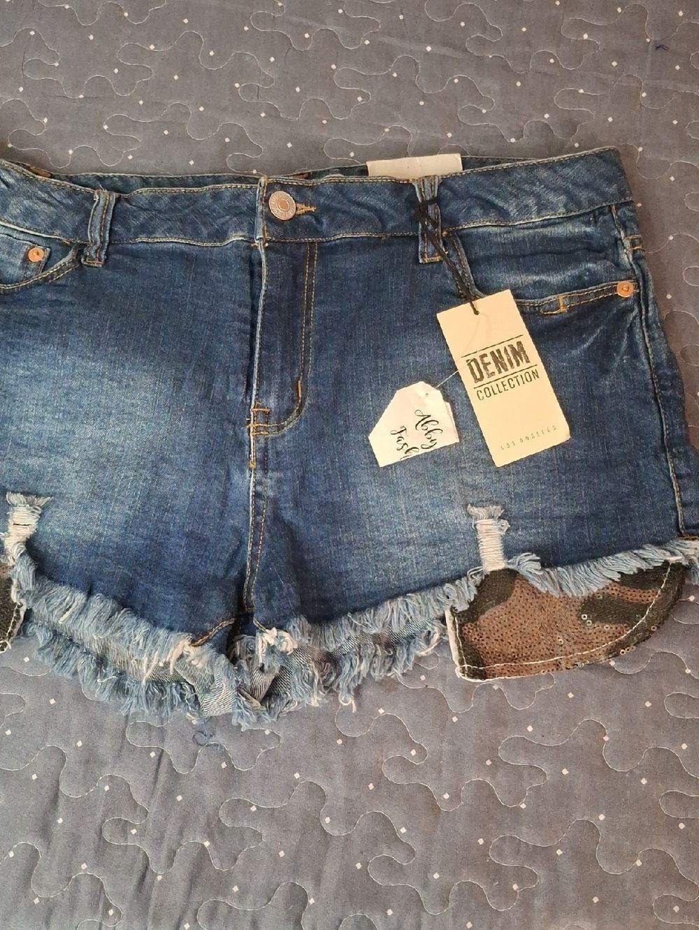 Love Tree Women's Distressed with sequins Blue Jean Shorts size medium NWT